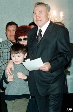 Айсұлтан және ҚР бұрынғы президенті Назарбаев